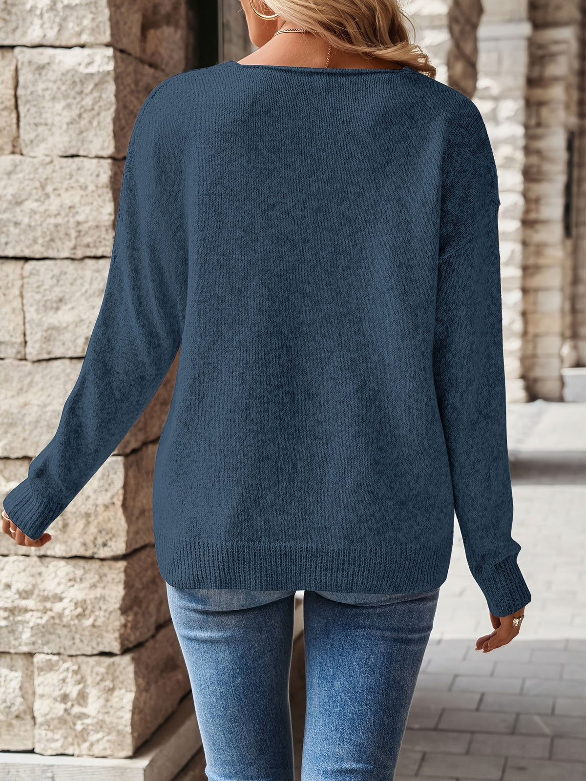 Kessoro women's relaxed V-neck drop-shoulder sweater in navy and pale pinkish grey