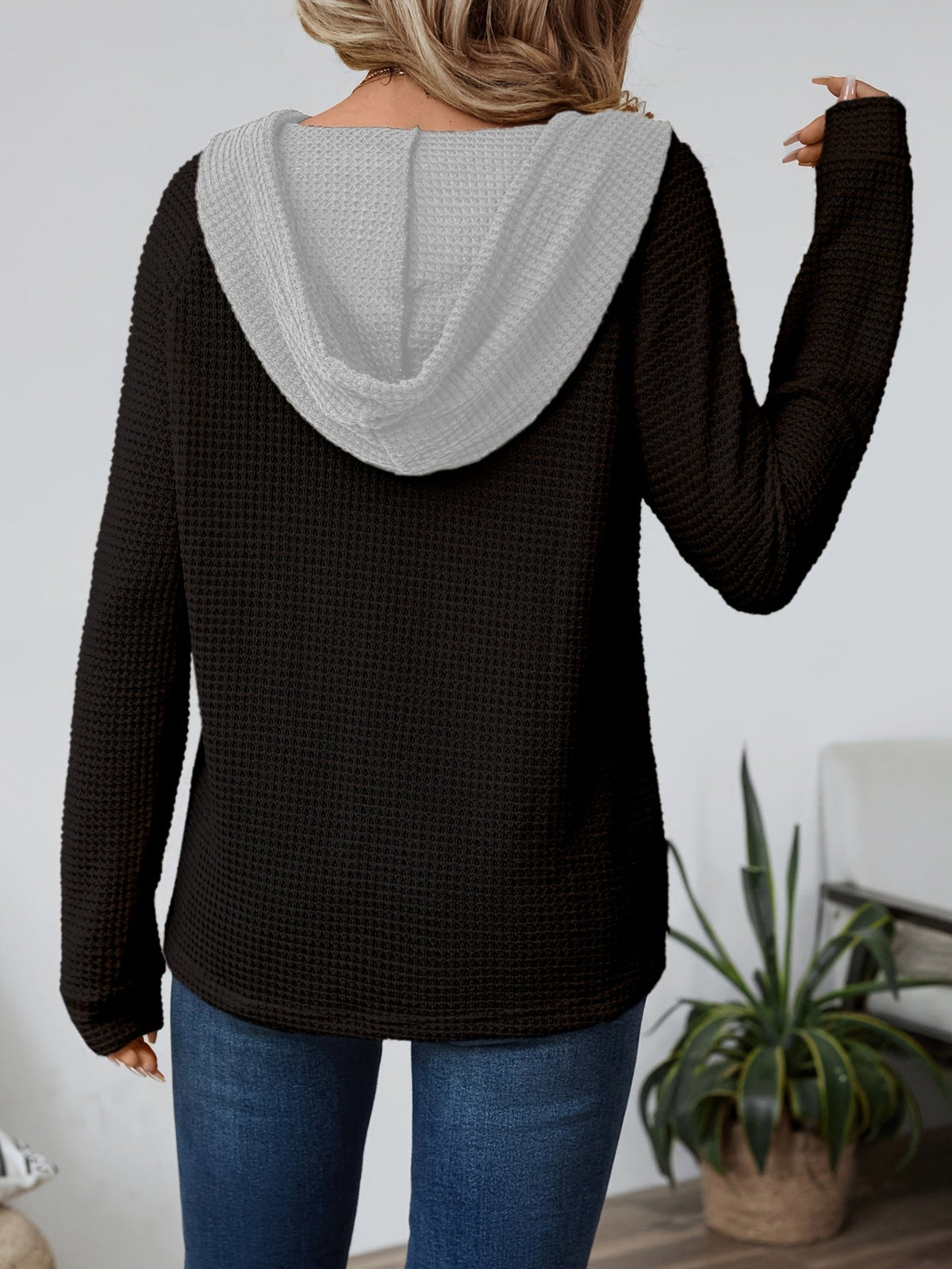 Women's waffle-knit button-neck hoodie in beige and black — Kessoro, image 5 of 12