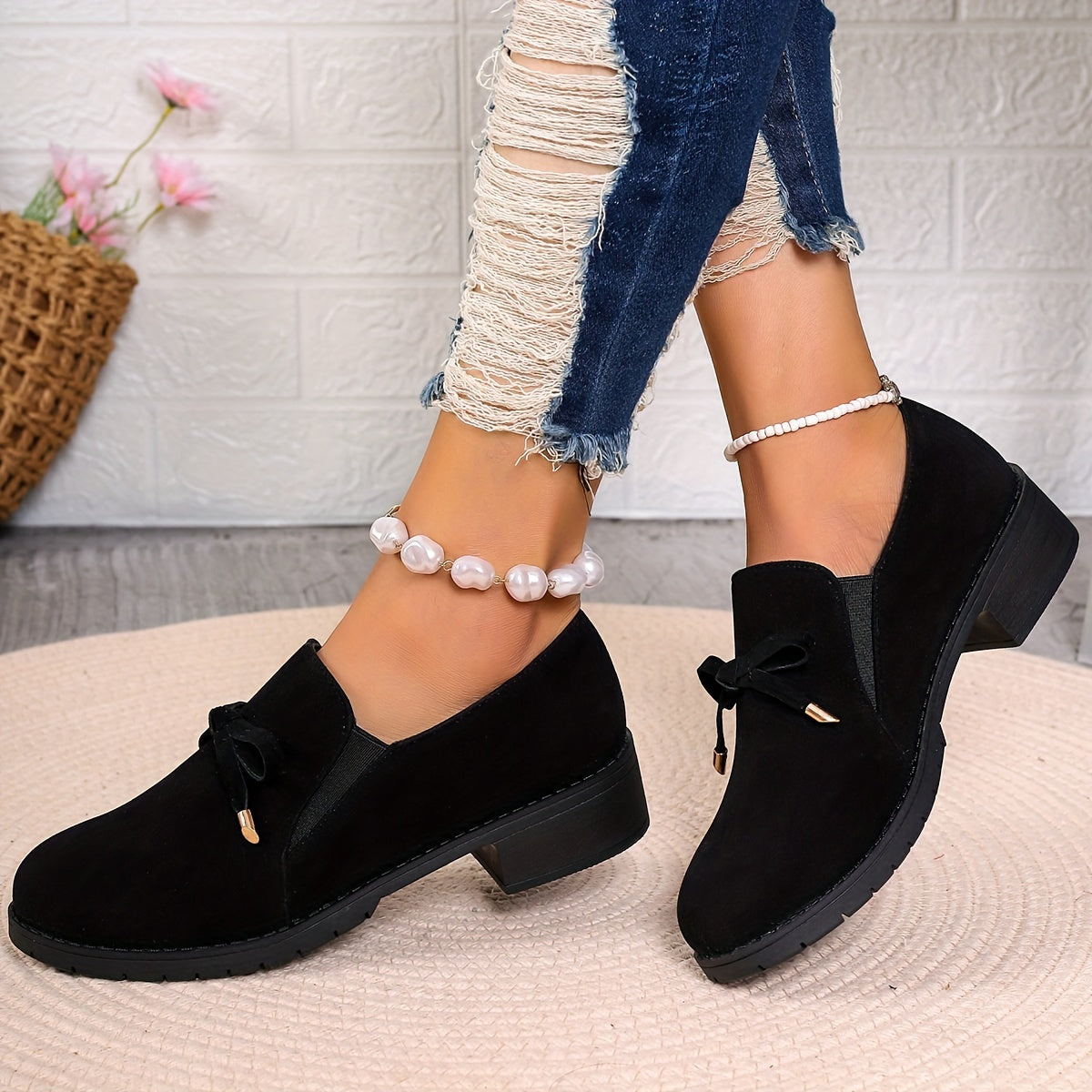 Women's bow-detail low-heel slip-on loafers in a green and black colour family (view 7)