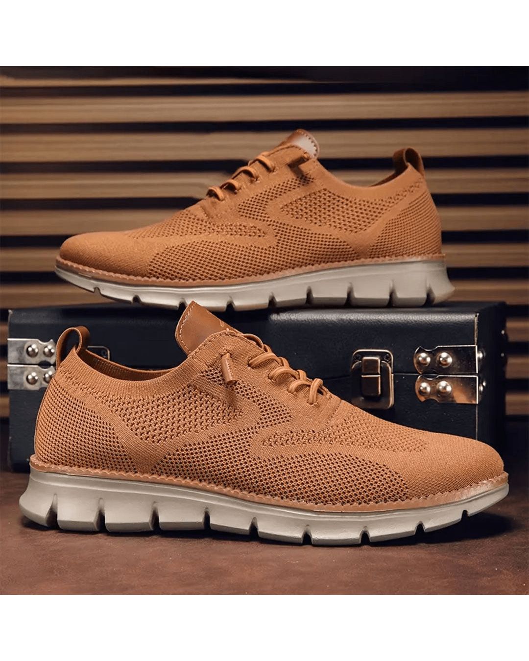 Men's lightweight breathable mesh everyday sneakers with a cushioned sole