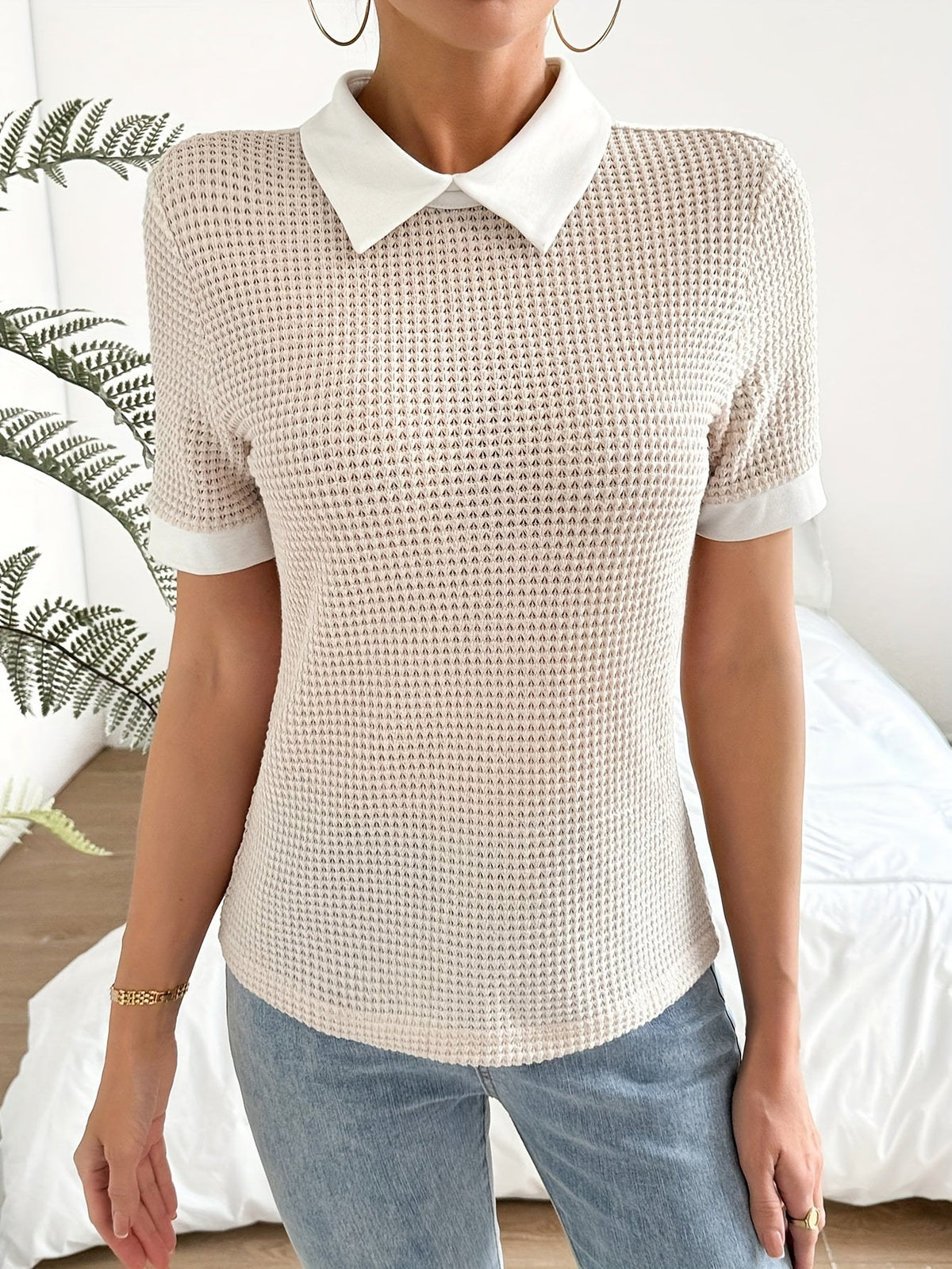 Women's slim-fit contrast collar top in a warm apricot colour family (view 4)