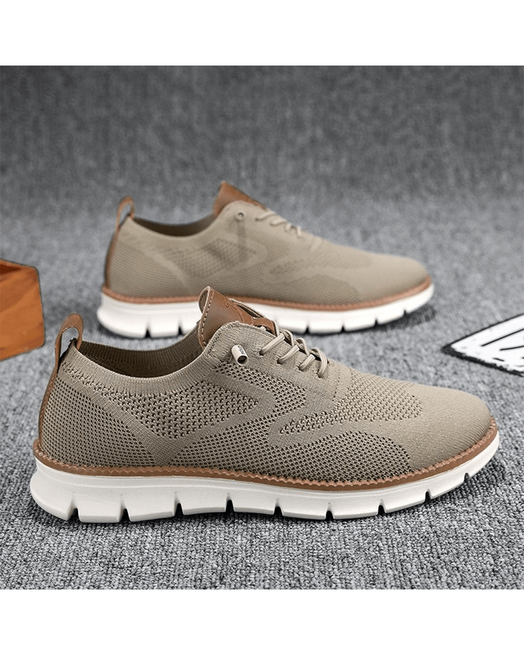 Men's lightweight breathable mesh everyday sneakers with a cushioned sole