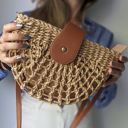 Kessoro women's braided straw compact shoulder bag in beige and brown