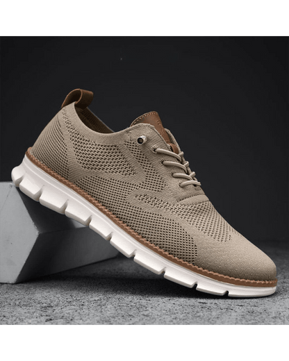 Men's lightweight breathable mesh everyday sneakers with a cushioned sole