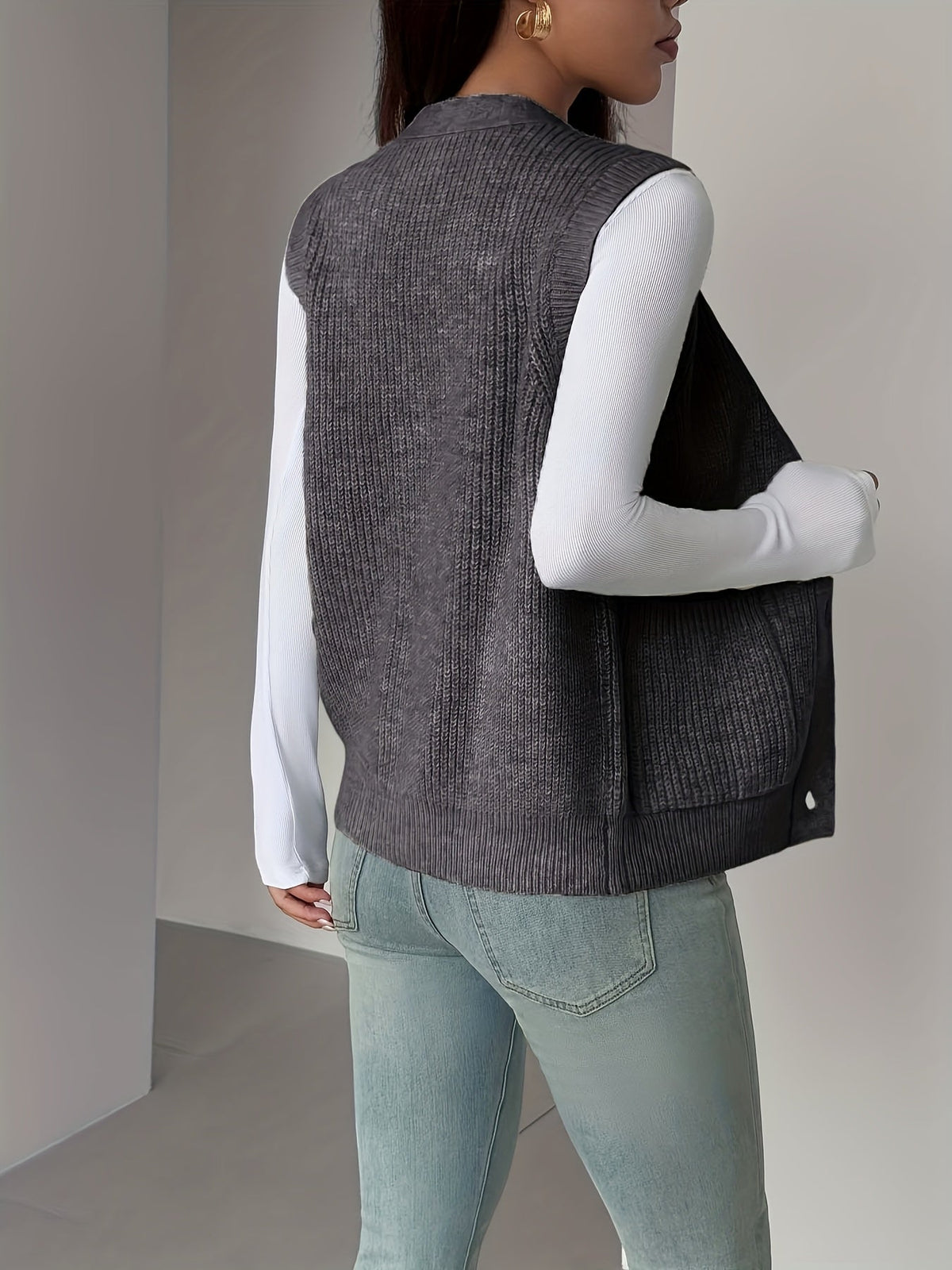 Kessoro women's buttoned V-neck knit vest with front pockets in soft neutral colourways