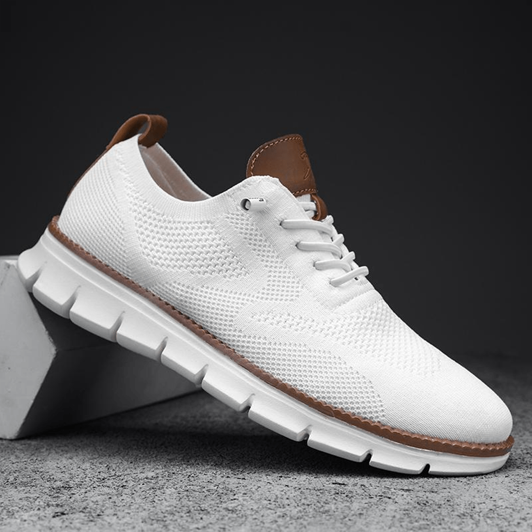Men's lightweight breathable mesh everyday sneakers with a cushioned sole