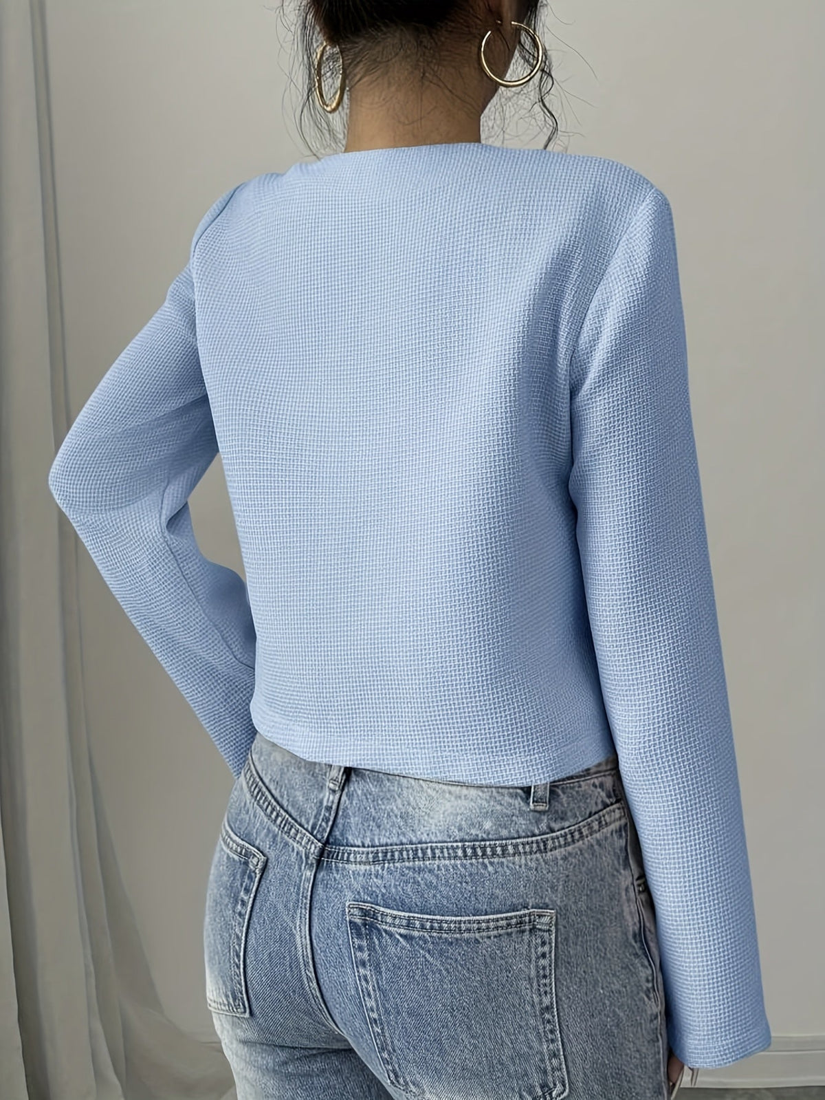 Kessoro women's bow-detail cropped tailored jacket in sky blue – image 7 of 8