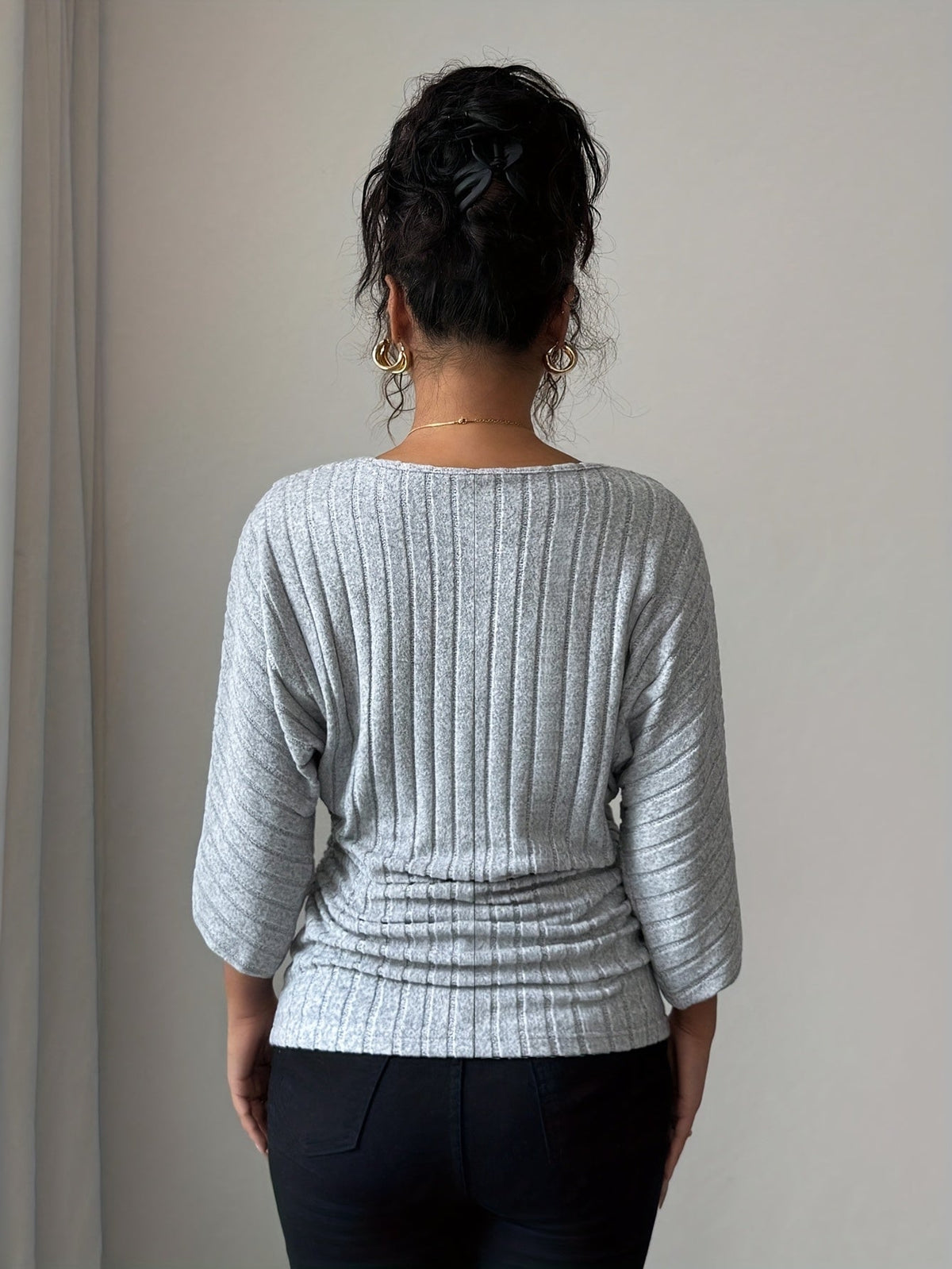 Kessoro women's relaxed draped V-neck top in grey – image 4 of 5