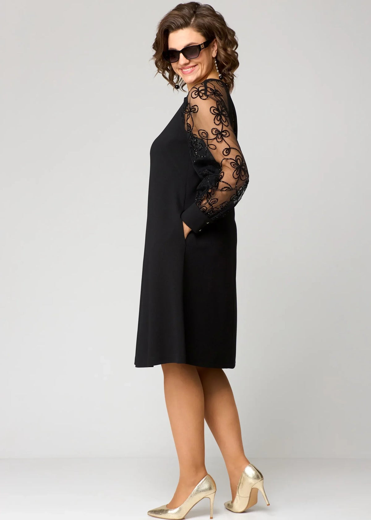 Women's floral lace sleeve midi dress in black