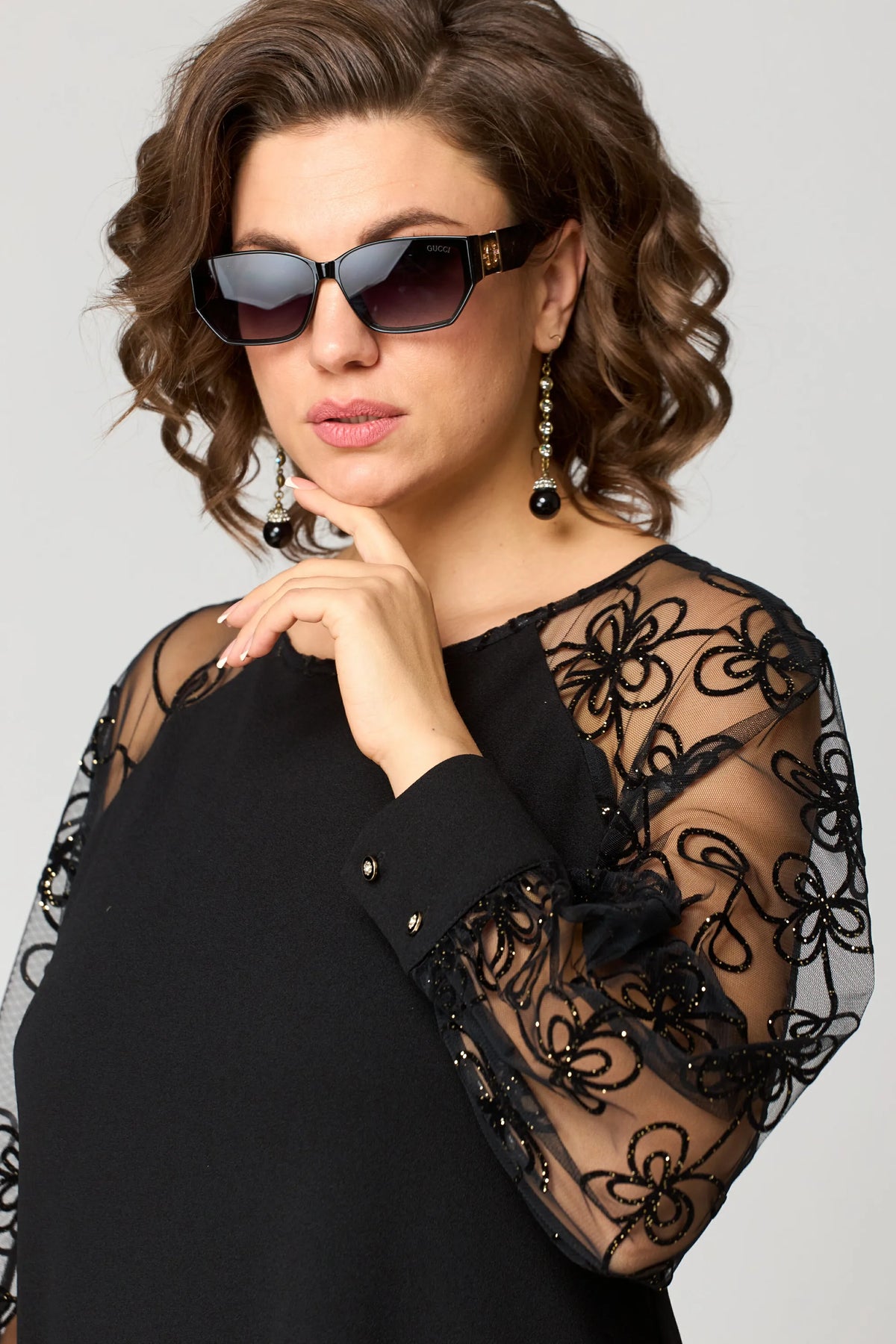 Women's floral lace sleeve midi dress in black