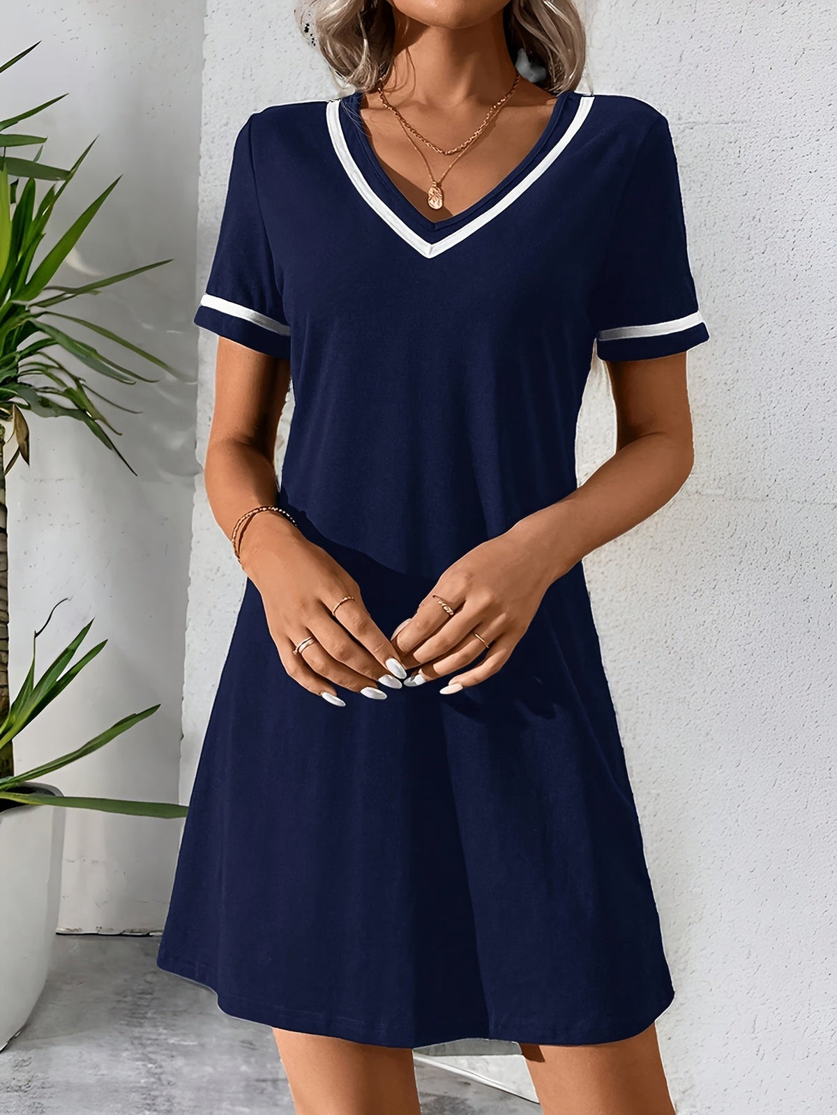 Kessoro women's V-neck color-block shift dress in navy, green and black