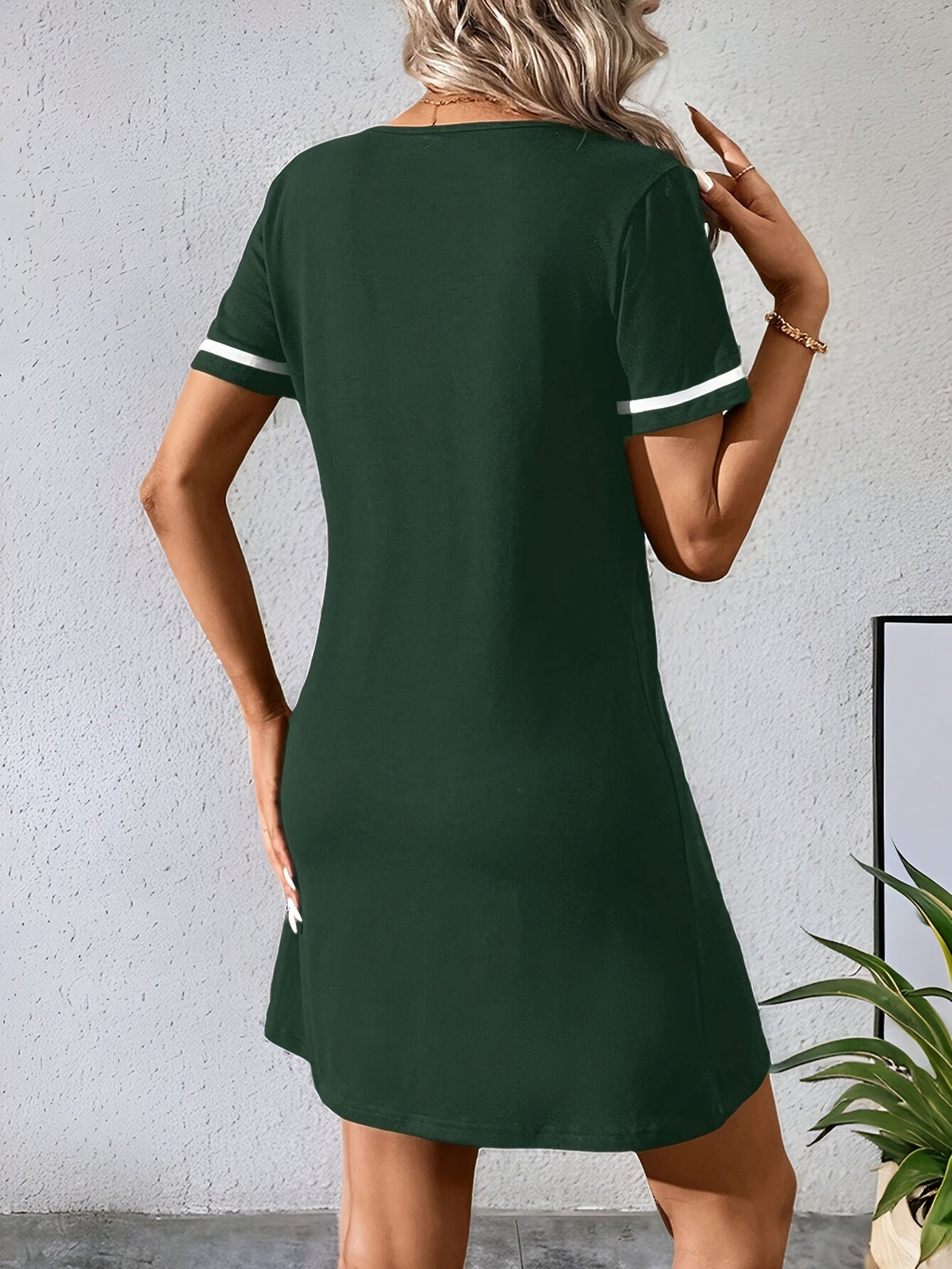Kessoro women's V-neck color-block shift dress in navy, green and black