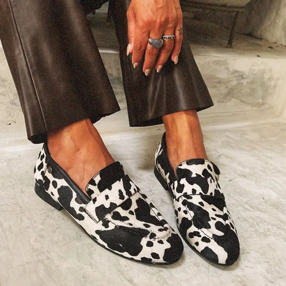 Kessoro women's black and white animal print loafers in black and white