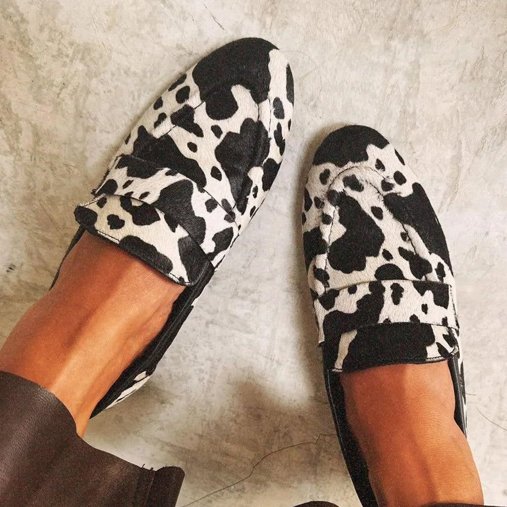 Kessoro women's black and white animal print loafers in black and white