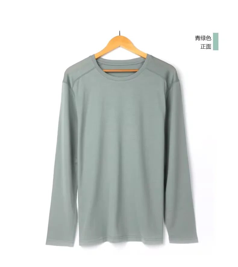 Men's long-sleeve wool T-shirt, hem detail