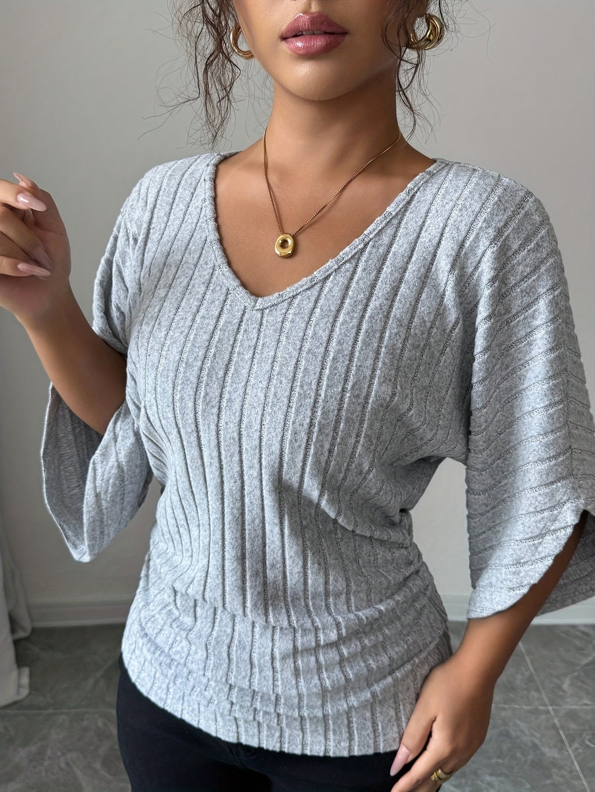 Kessoro women's relaxed draped V-neck top in grey – image 3 of 5