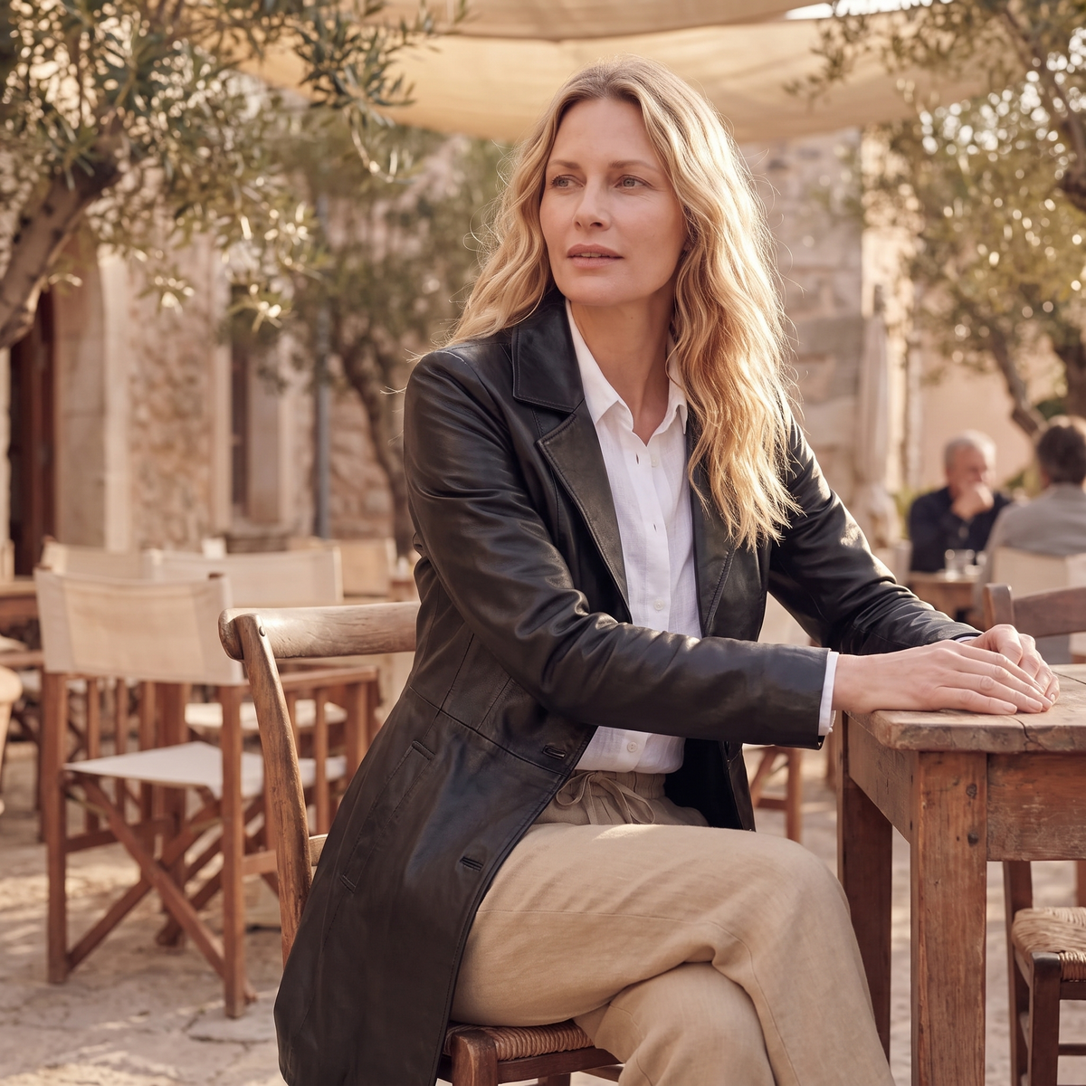 Kessoro Vivienne tailored mid-length coat, at a café terrace