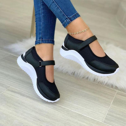Women's cushioned adjustable strap sneakers with a breathable upper in a light neutral colour family (view 3)