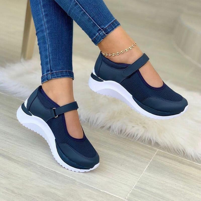 Women's cushioned adjustable strap sneakers with a breathable upper in a light neutral colour family (view 4)
