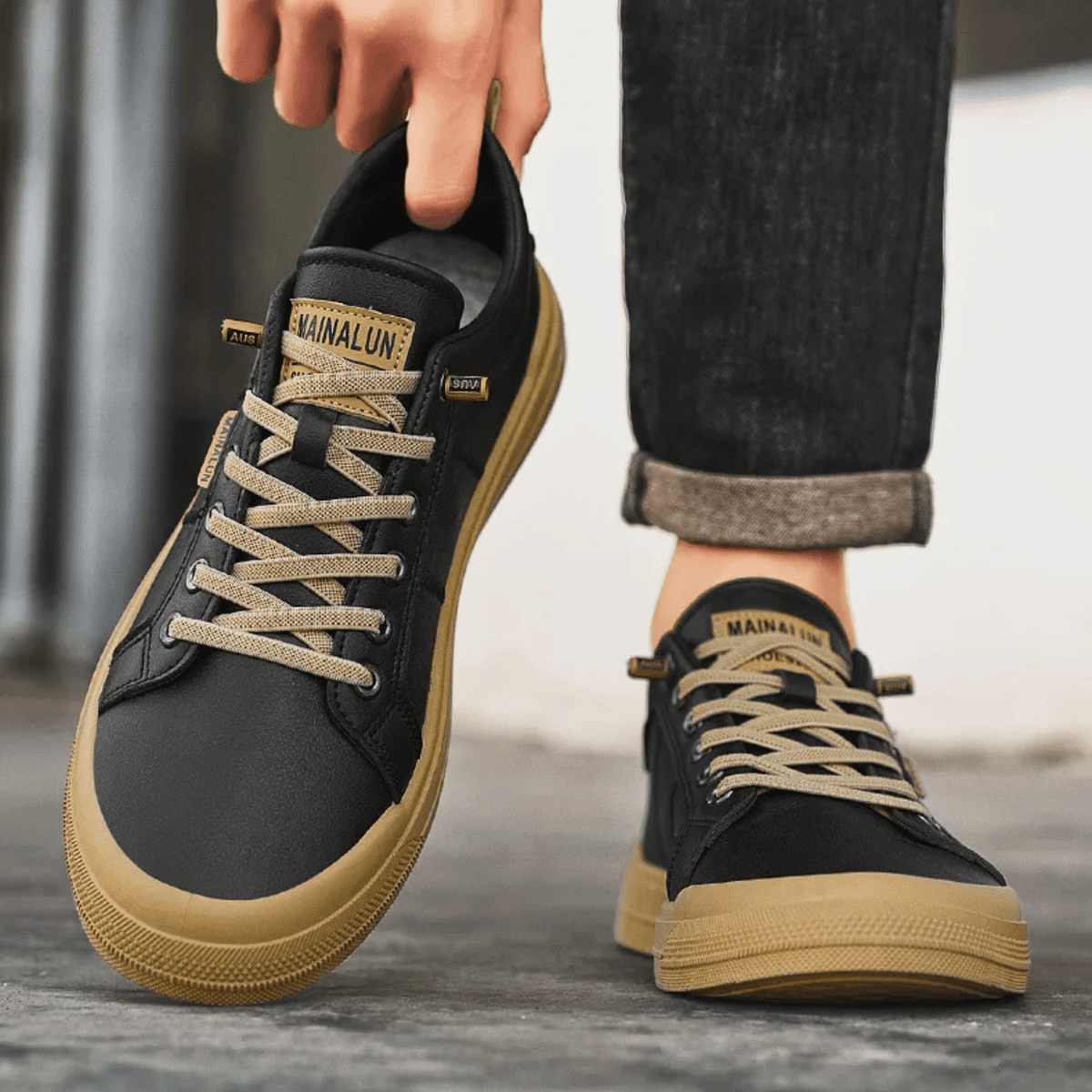 Men's premium leather low-top everyday sneakers in white and black